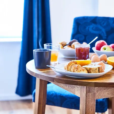 Rbb 1g - 1 A 2 Personnes Equipe 1er Etage * مُلووز