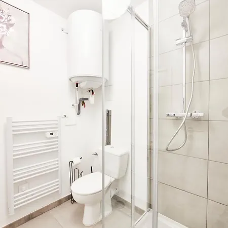 Rbb 1g - 1 A 2 Personnes Equipe 1er Etage مُلووز